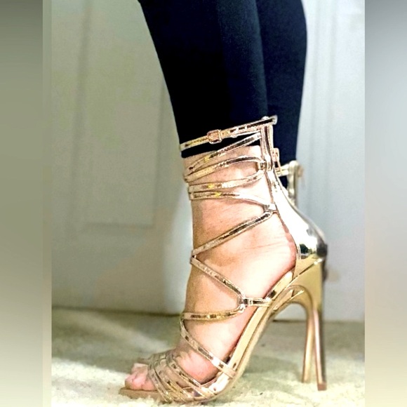 🚨NEVER WORN Steve Madden- Size 9 | Rose Gold | Heel Height: 4.75 Inches - Picture 3 of 9